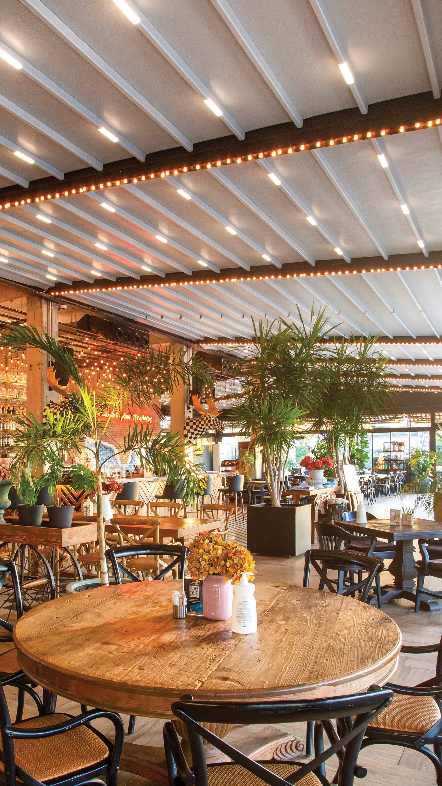 Retractable Pergola Systems: Transform Your Outdoor Living Space