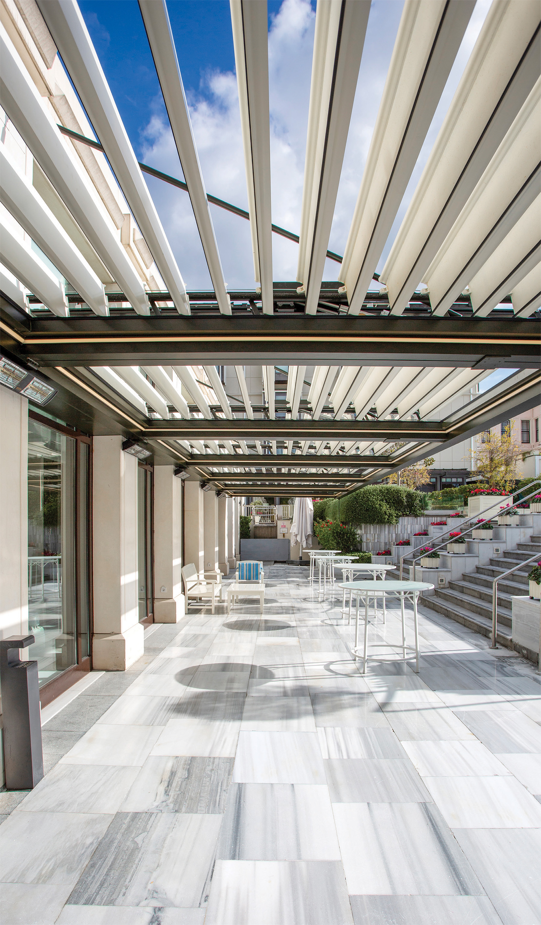 Royal Bioclimatic Pergola